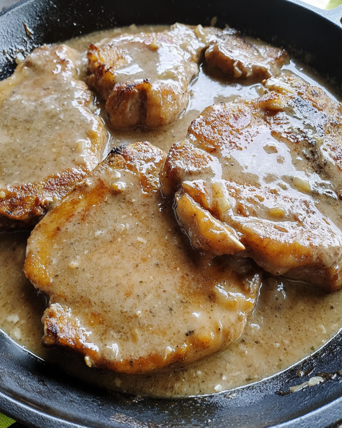 Smothered Pork Chops: A Classic Comfort Dish That Feels Like Home