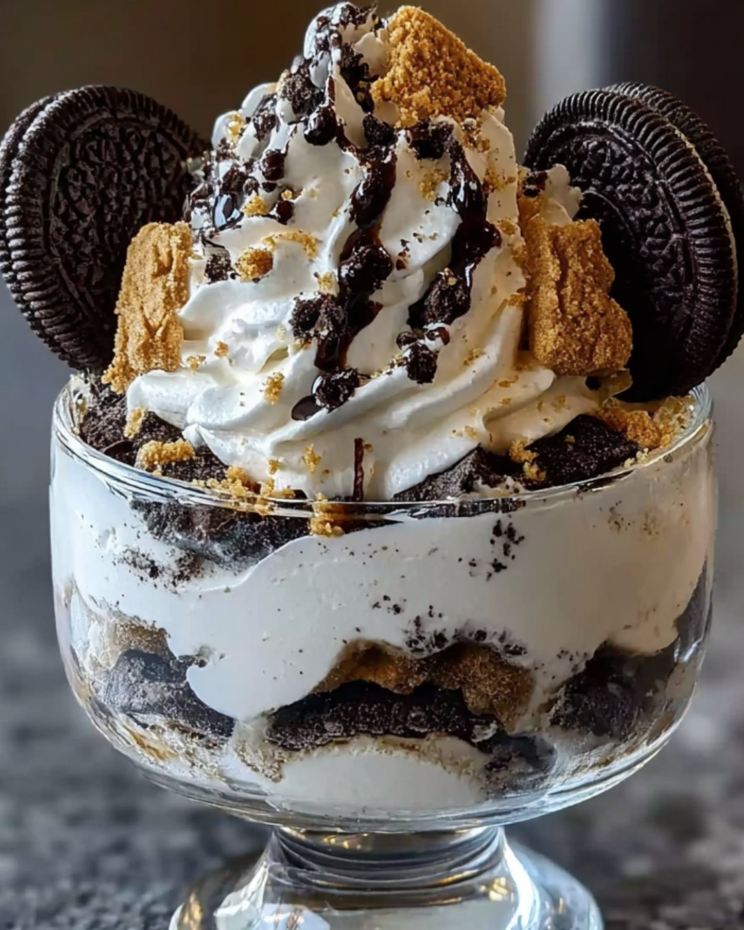 Creamy Cookies & Cream Parfait: A Delightful Treat!
